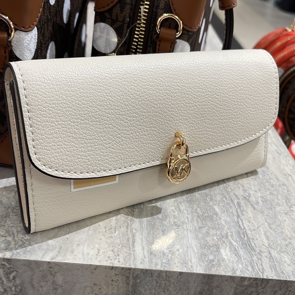 Michael Kors Hamilton Large Leather Continental Wallet
Light Cream
NWT - Picture 9 of 16